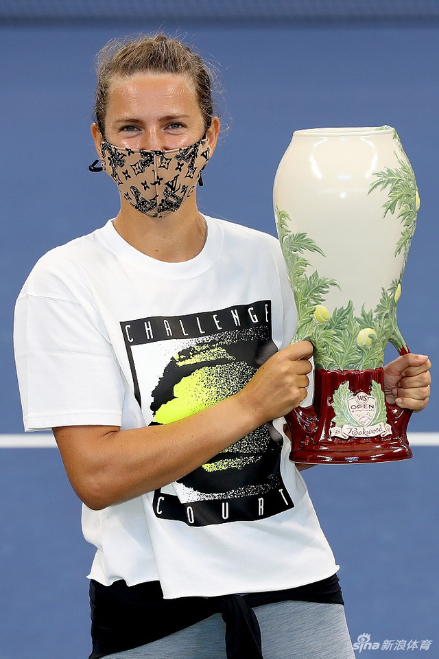 辛辛那提赛阿扎伦卡不战而胜夺冠