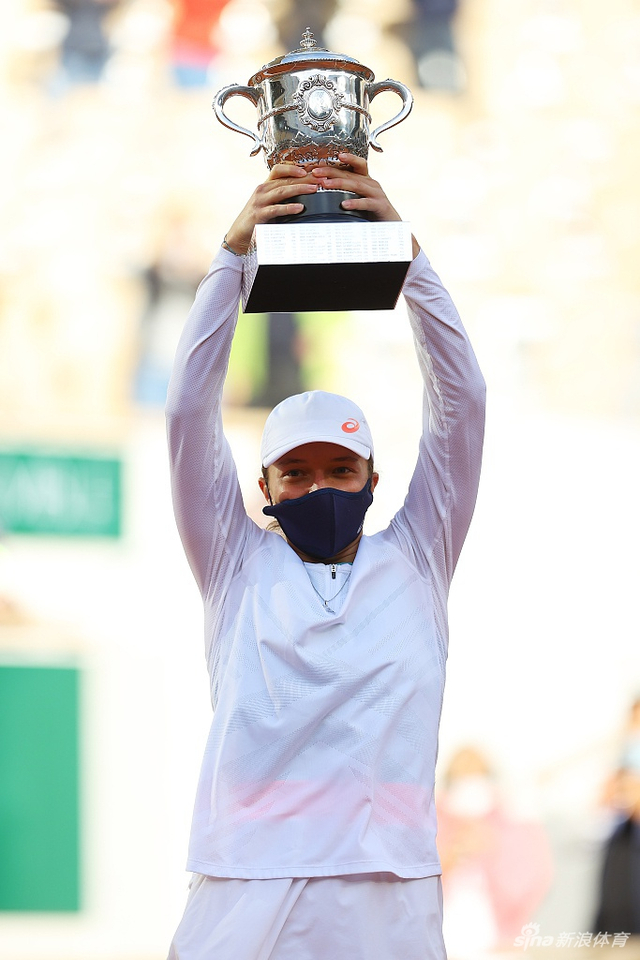 法网颁奖|斯维亚泰克首夺大满贯