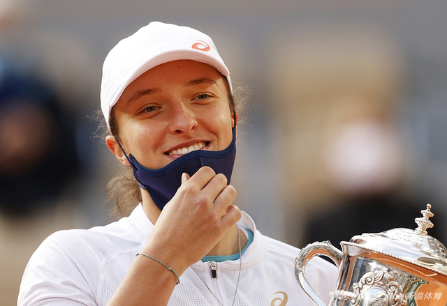 法网颁奖|斯维亚泰克首夺大满贯