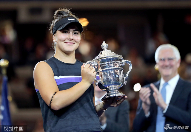 美网女单决赛颁奖00后夺冠
