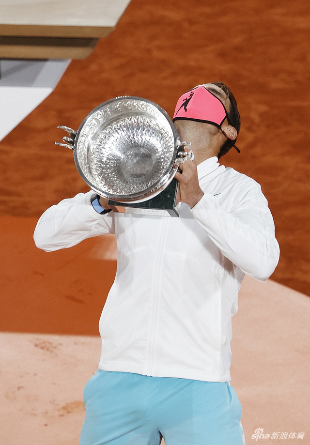 法网颁奖|纳达尔夺大满贯第20冠