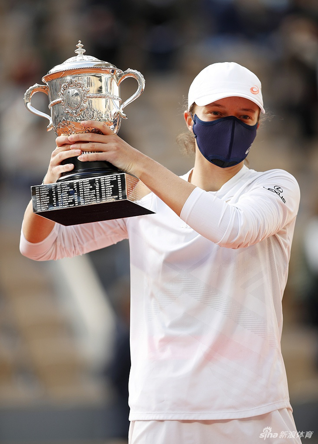 法网颁奖|斯维亚泰克首夺大满贯