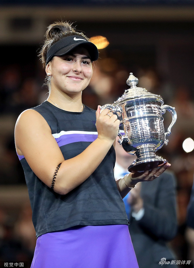 美网女单决赛颁奖00后夺冠