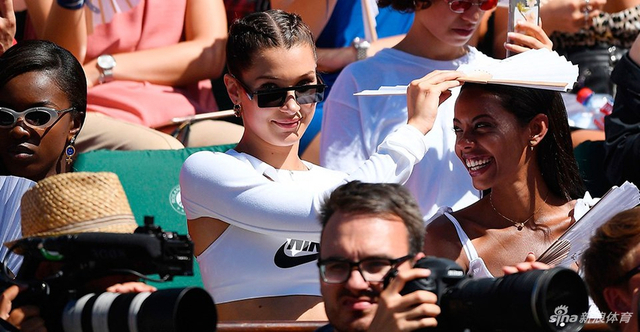 名模贝拉-哈迪德