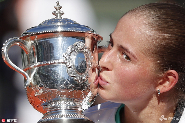 法网20岁新星庆祝首夺大满贯