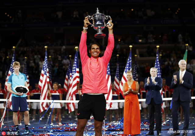 纳达尔庆祝捧杯