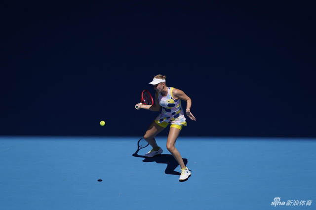 新浪直击澳网莎娃首轮出局