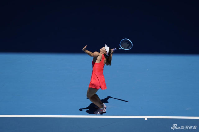 新浪直击澳网莎娃首轮出局