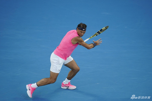 新浪直击澳网纳达尔1-3蒂姆