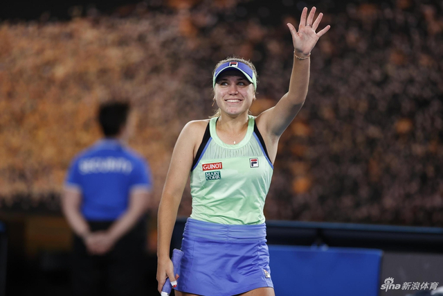 新浪直击澳网肯宁2-1穆古夺冠