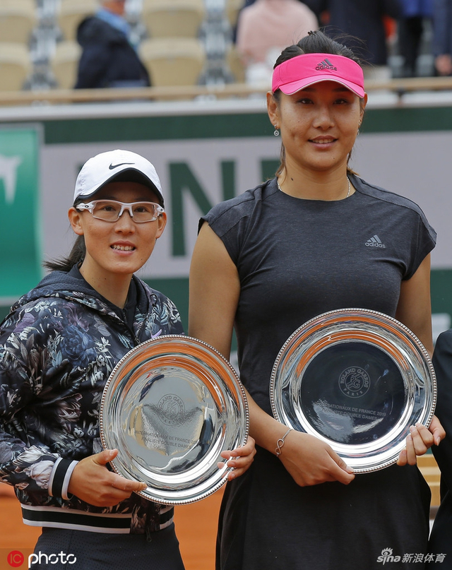 法网决赛段莹莹/郑赛赛获亚军