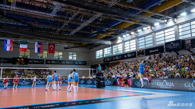 荣耀杯四国女排赛塞尔维亚夺冠