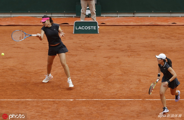 法网决赛段莹莹/郑赛赛获亚军