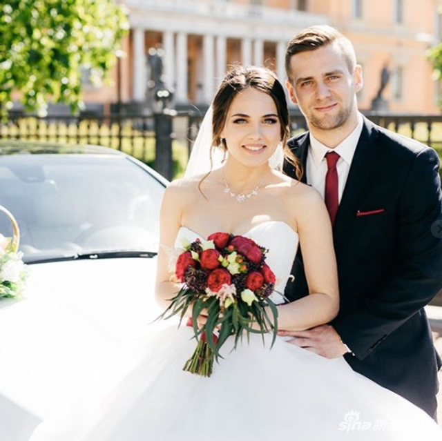 俄罗斯冰壶高颜值夫妻档走红