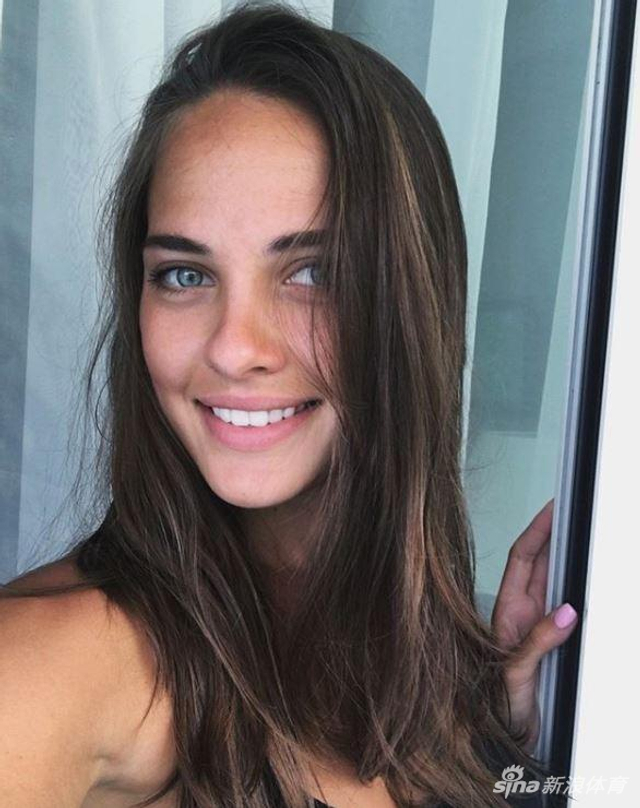 俄罗斯冰壶高颜值夫妻档走红