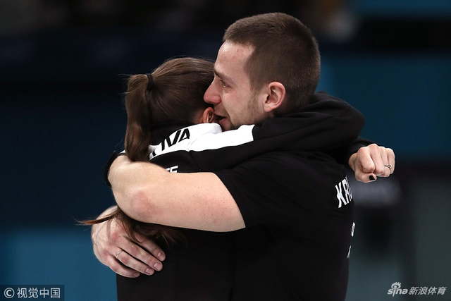 俄罗斯冰壶高颜值夫妻档走红