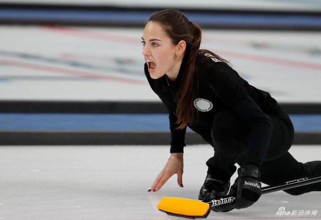 俄罗斯冰壶高颜值夫妻档走红