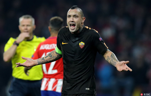 纳英戈兰不满判罚