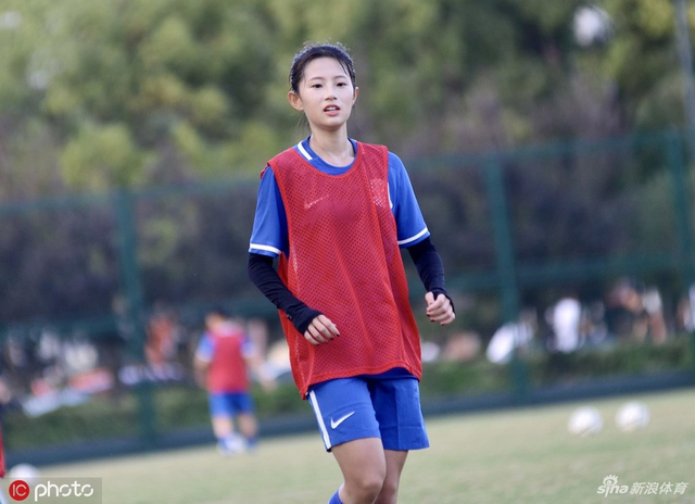 申花女足训练美少女熊熙人气高_新浪图片