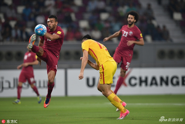 郜林开场险些破门