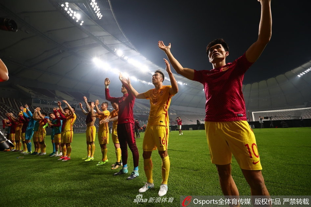 国足出局众将黯然神伤