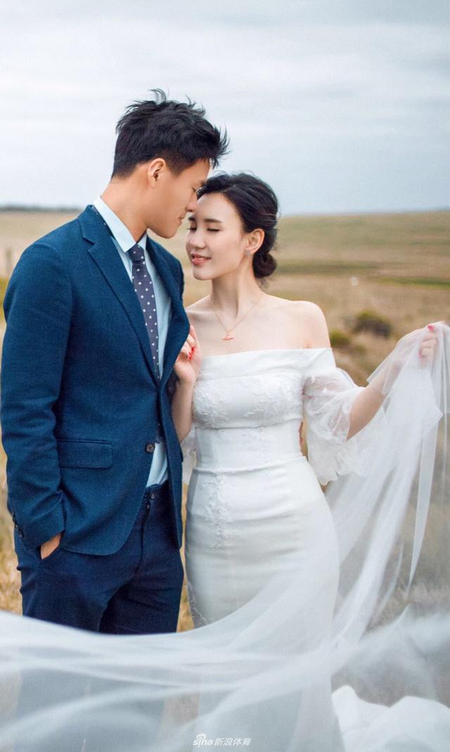 江苏苏宁阵中后防悍将李昂和妻子张倩,在南京举办婚礼