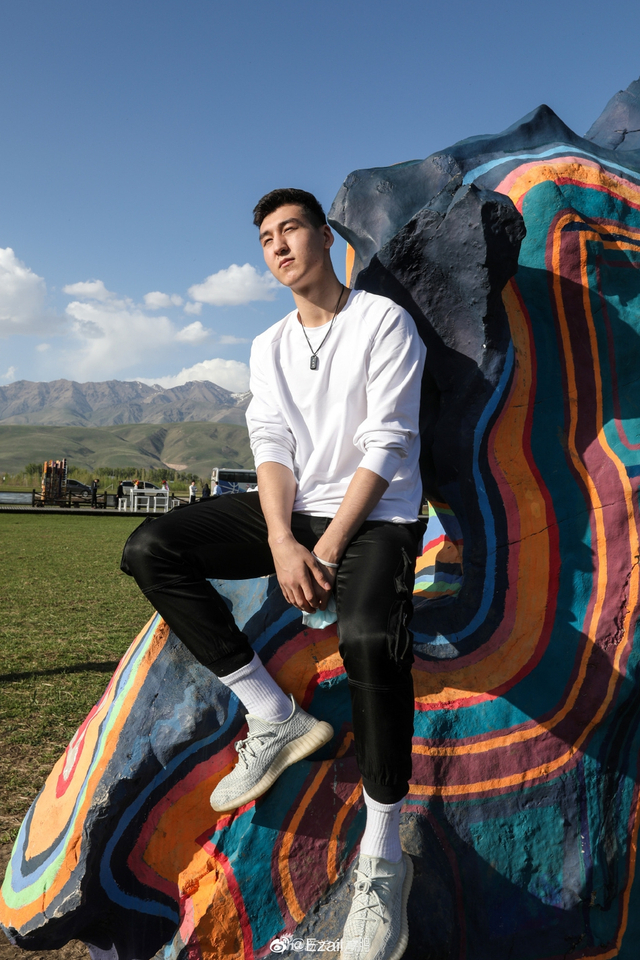 周琦领衔新疆男篮集体出游