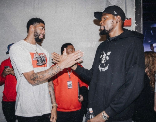 布克与浓眉的巅峰对决谁才是真正的球场主宰