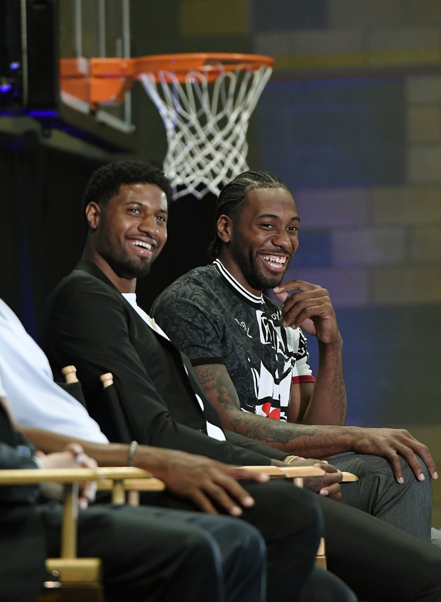 快船迎来超级巨星詹姆斯球迷热情沸腾