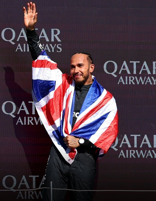 维斯塔潘力压勒克莱尔夺冠