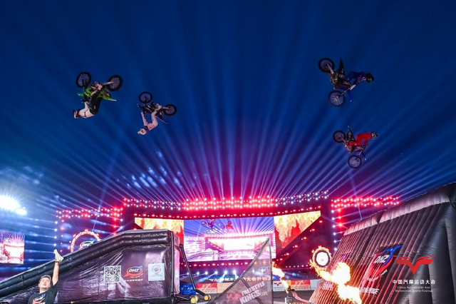 图集-空中花式摩托赛精彩纷呈