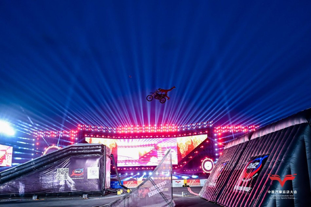 图集-空中花式摩托赛精彩纷呈