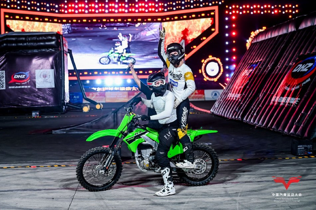 图集-空中花式摩托赛精彩纷呈