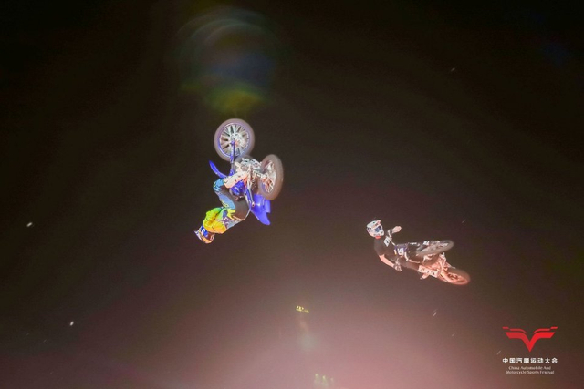 图集-空中花式摩托赛精彩纷呈