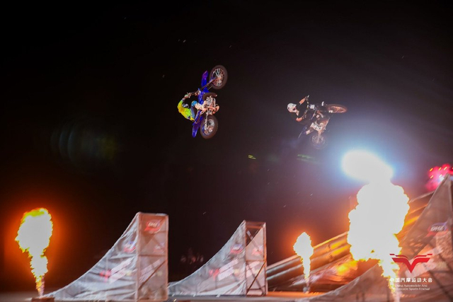 图集-空中花式摩托赛精彩纷呈