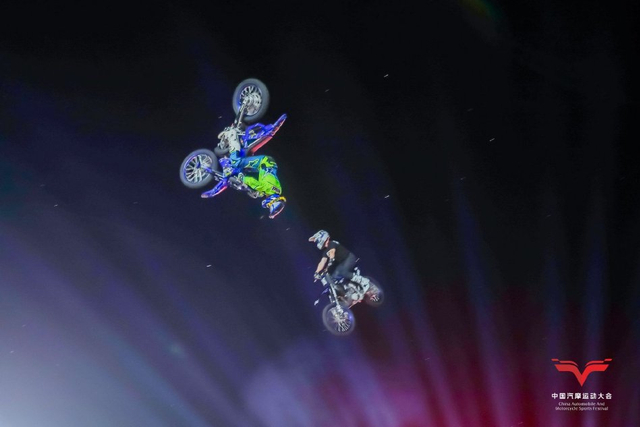 图集-空中花式摩托赛精彩纷呈