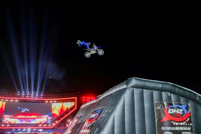 图集-空中花式摩托赛精彩纷呈