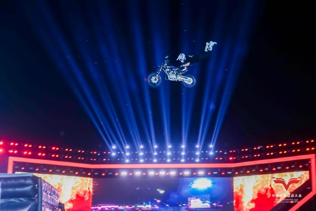 图集-空中花式摩托赛精彩纷呈