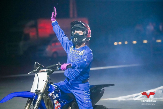 图集-空中花式摩托赛精彩纷呈