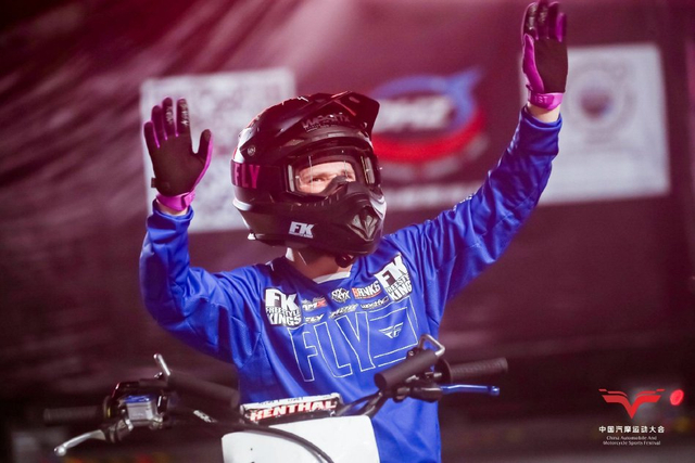 图集-空中花式摩托赛精彩纷呈