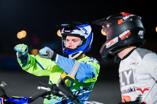 图集-空中花式摩托赛精彩纷呈