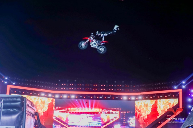 图集-空中花式摩托赛精彩纷呈