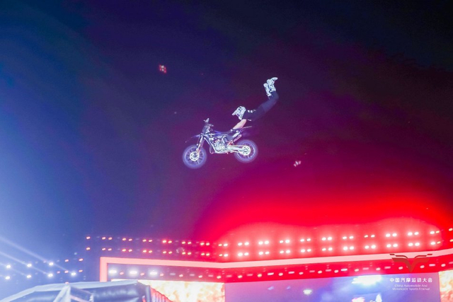 图集-空中花式摩托赛精彩纷呈