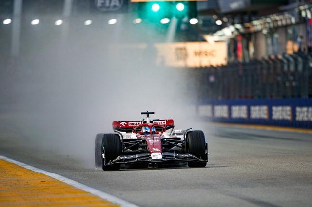 F1新加坡大奖赛排位赛：勒克莱尔杆位 周冠宇第15