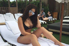 放弃卡戴珊詹娜吧！这位17岁少女才是真正的实战利器！