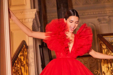 跨年夜约会！跟英国女主播争西蒙斯，詹娜输了身材，却得到西帝