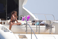 曝安东尼法国出轨!游艇上跟比基尼女郎躺一起!前小三留言阴阳怪气