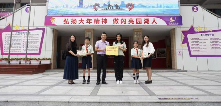 高清-全国西部国象推广工程广西站 大师走进南宁园湖路小学