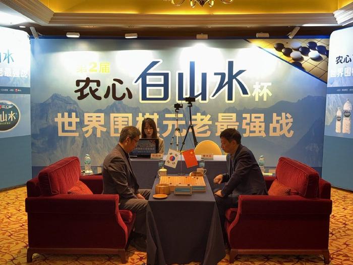 曹大元（右）战胜刘昌赫