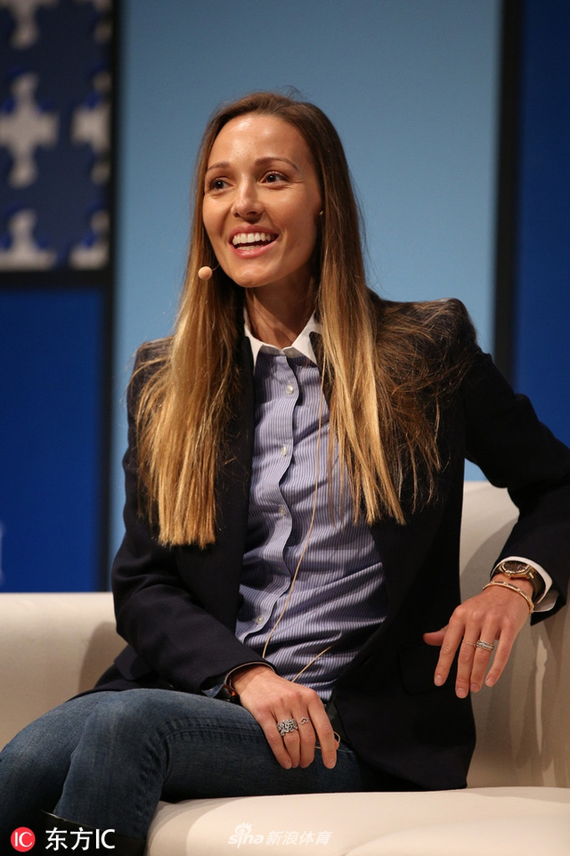 德约妻子出席2018互联网峰会